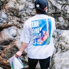画像5: THE ONLY WAY IS UP T-SHIRT  (5)