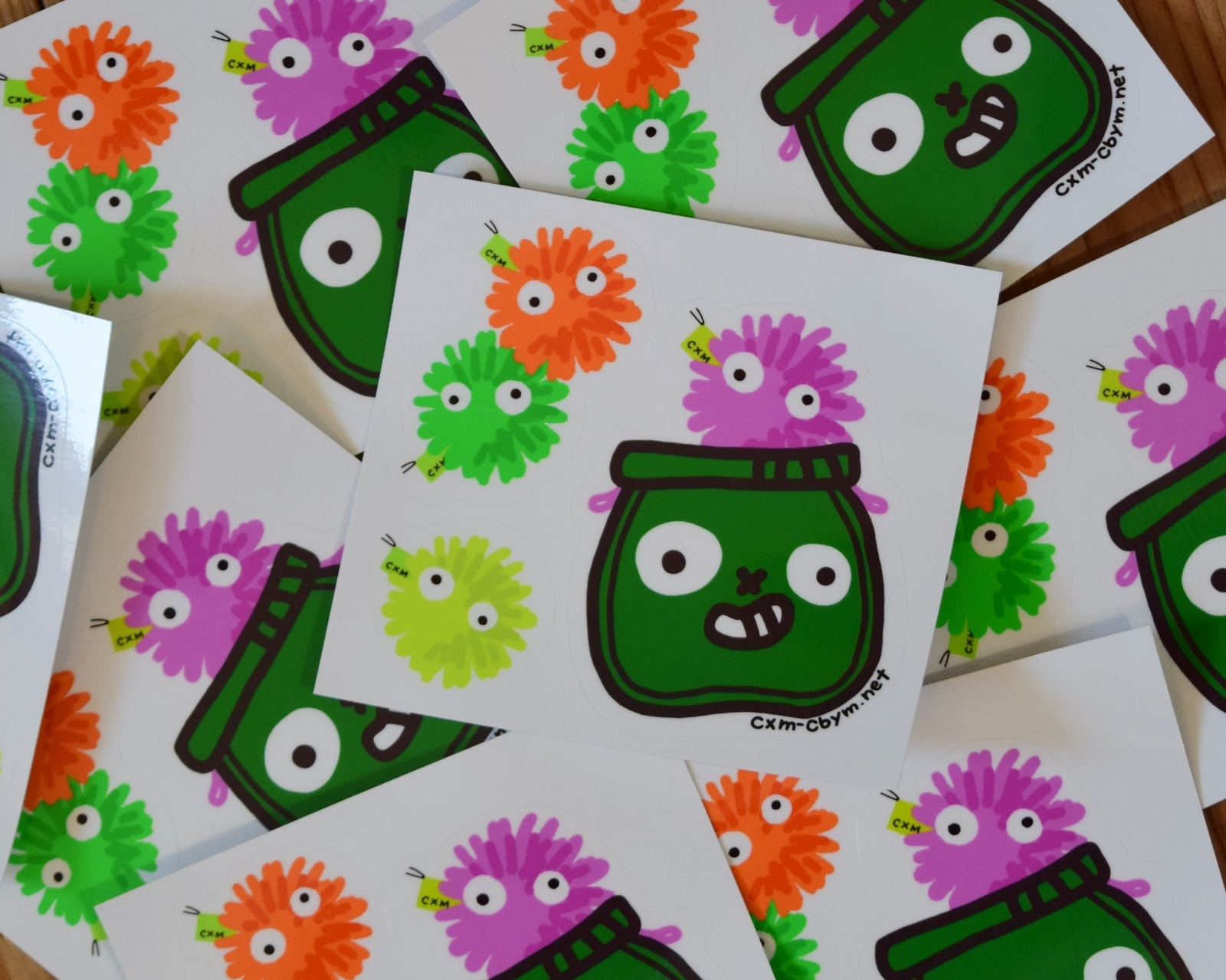 レビュー投稿でオリジナルステッカープレゼント